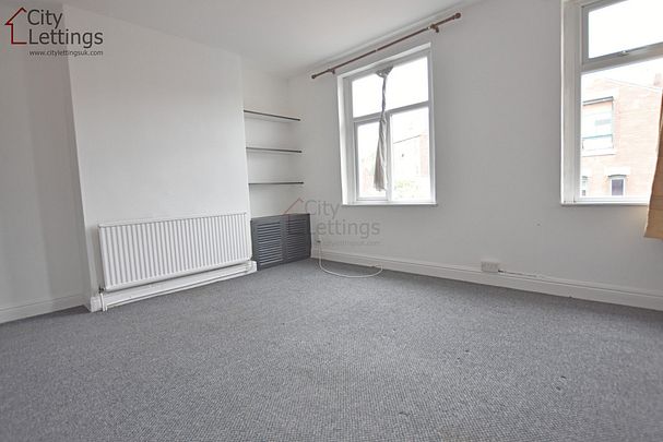 2 Bedroom Mid Terraced House - Photo 1