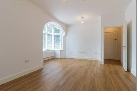 2 Bed Flat, Wellington Gardens, SE7 - Photo 2