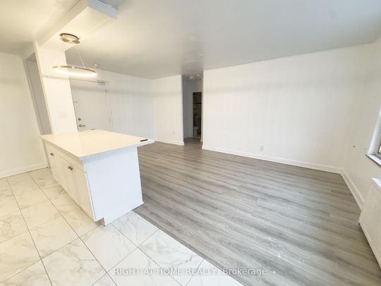 214 896 Eglinton Avenue E - Photo 1