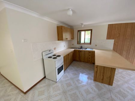 4 Bedroom - 2 Bathroom - Minutes Walk to Beach - Photo 5