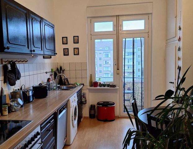 Gepflegte Altbauwohnung – ruhig, lichtdurchflutet, mit Balkon - Photo 1