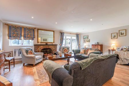 Dartnell Avenue, West Byfleet, Surrey, KT14 - Photo 3