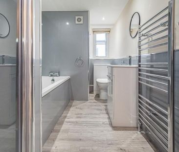 4 bedroom end of terrace house to rent - Photo 5