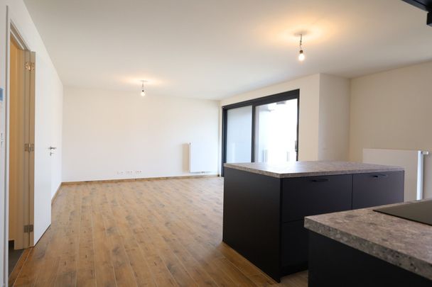 Nieuwbouwappartement met terras en 2 autostaanplaatsen - Photo 1