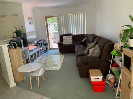 1/6 Oakney Avenue, Nollamara WA 6061 - House For Rent | Domain - Photo 4