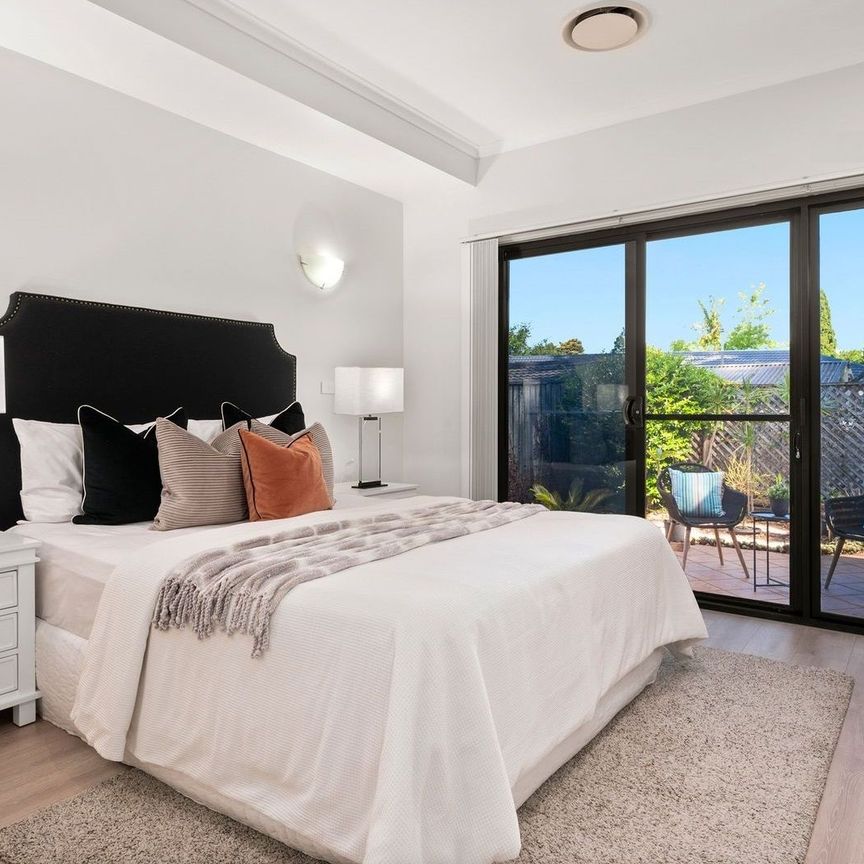 Modern and Spacious Single level Home - Photo 1