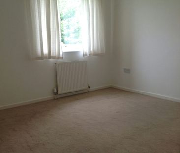 Semi-detached house to rent on - Photo 4