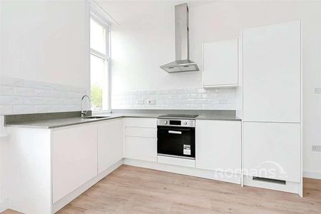 Lynchford Road, Farnborough, Hampshire, GU14 - Photo 4