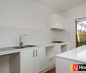 Stylish and Contemporary - Photo 5