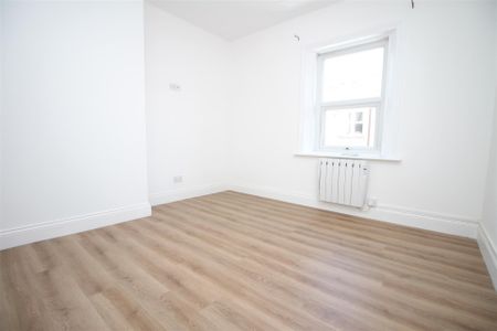 1 bedroom Flat to rent in Tankerville Place, Jesmond, Newcastle Upon Tyne - Photo 4