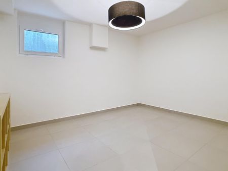 Semi-detached villa by the garages - Photo 5