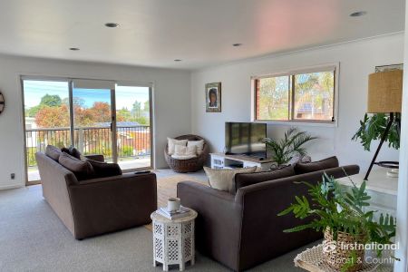 Coastal Lifestyle - Photo 4