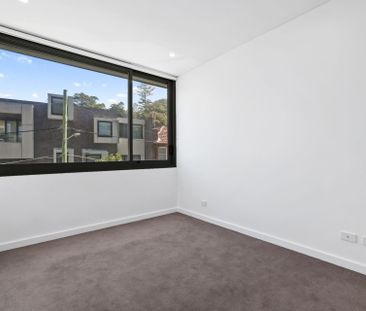 Sophisticated living in the heart of cosmopolitan Manly - Photo 3