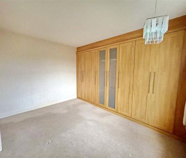 4 bedroom semi-detached house to rent - Photo 6