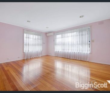 Spacious Family Living in a Great Keysborough Location – 2 Robin Court, Keysborough - Photo 1