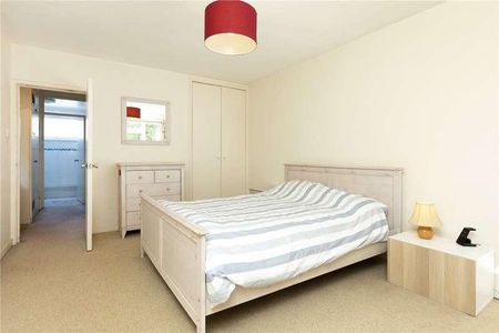 Tragail, Mercier Road, London, SW15 - Photo 5