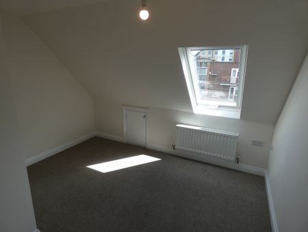 2 bed Apartment - To Let - Photo 5