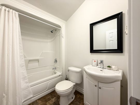 For Lease - 435 Mcalpine Avenue Unit# 2, Welland, Ontario - Photo 1