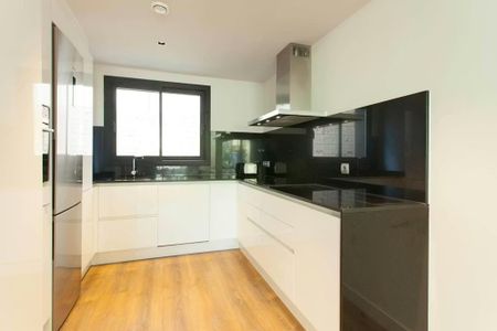 Carrer de Ticià, Barcelona, Catalonia 08035 - Photo 5