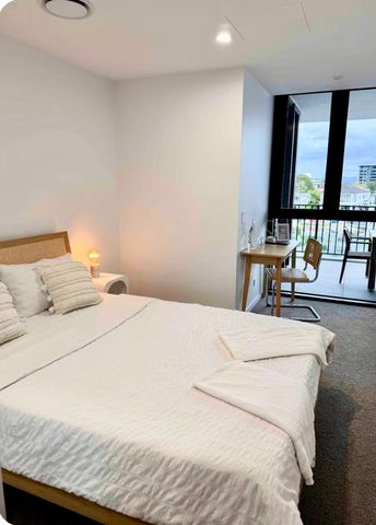 Fully Furnished Stylish 2 Bedroom Riverside Apartment - Photo 2