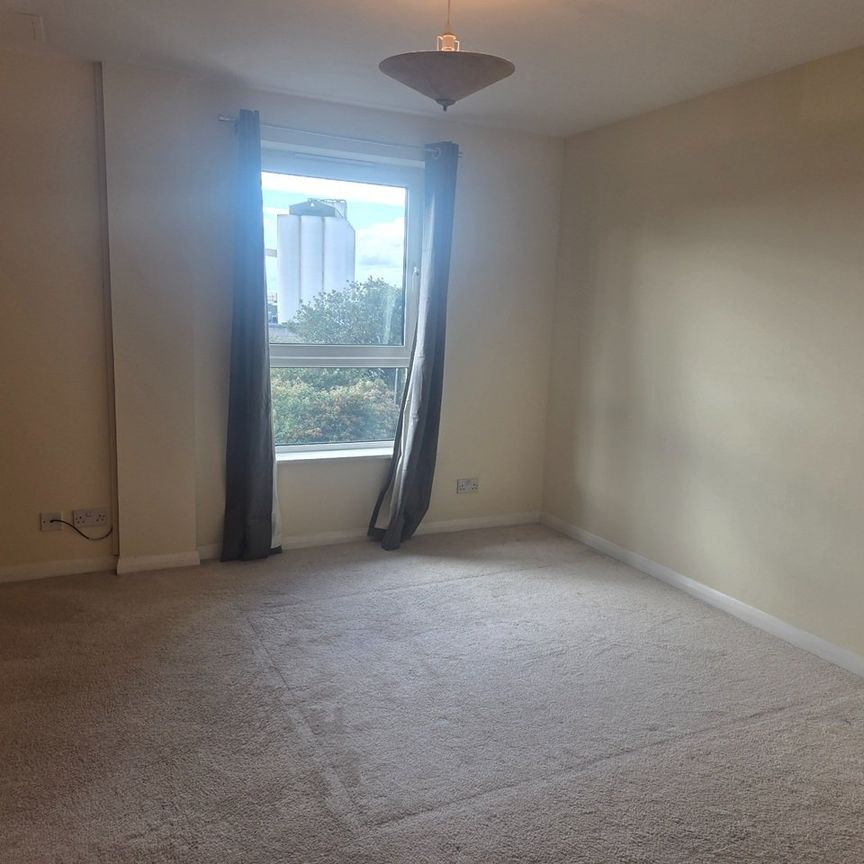 2 Bed Flat, Portland Row, EH6 - Photo 1