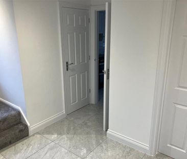 4 bedroom semi-detached house to rent - Photo 3