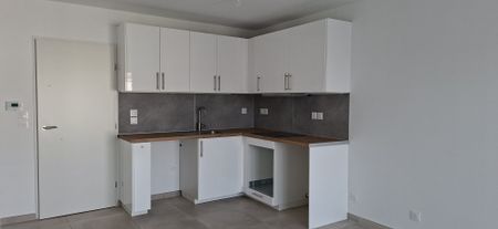 Location Appartement 3 pièces 61m² MARSEILLE 12ème - Photo 3