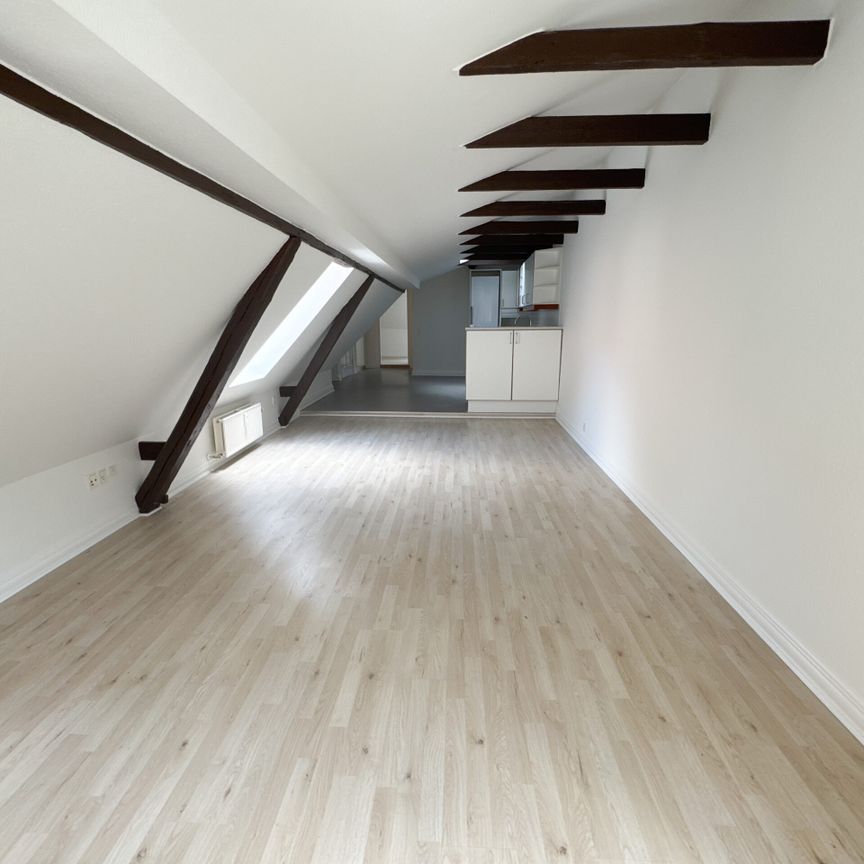 Hyggelig 3-værelses lejlighed med altan i Aalborg midtby - Photo 1