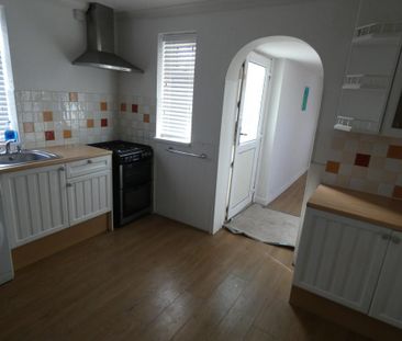 3 bedroom semi-detached house to rent - Photo 4