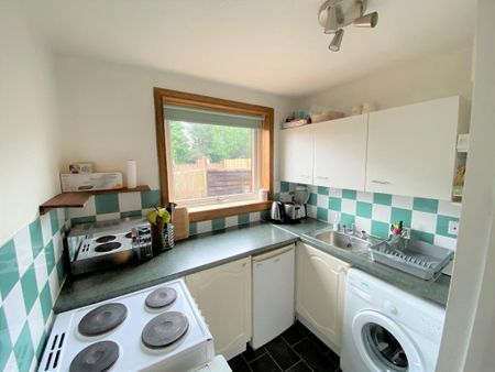 1 bedroom ground floor flat to rent - Photo 5
