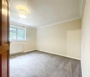 Kingscote, - Photo 3