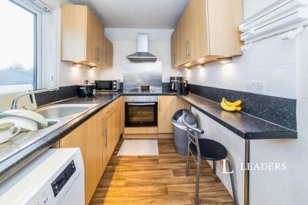 2 bedroom flat to rent - Photo 5