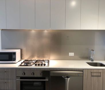 STYLISH STUDIO APARTMENT BOASTING CONVENIENCE - Photo 4