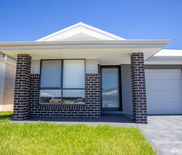 BRAND NEW 4 BEDROOM DUPLEX!! - Photo 5