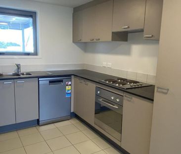 Modern two-bedroom apartment in St Lukes - Photo 6