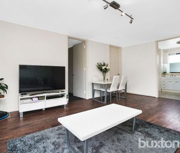 LIFESTYLE LOCATION! - Photo 1