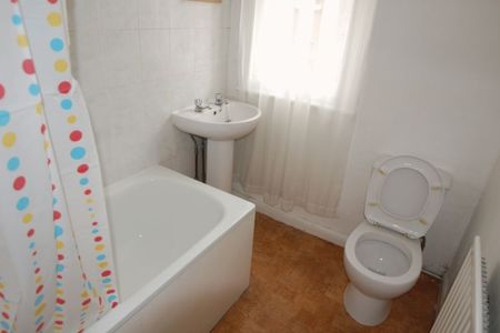 6 bedroom 3 bathrooms - Photo 2