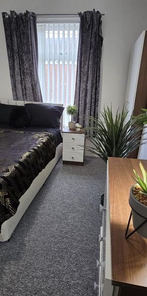 1 bedroom in a house share to rent - Photo 2