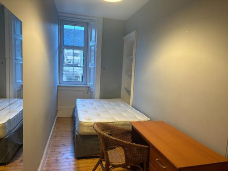 4 bedroom flat to rent - Photo 2