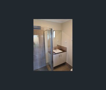 Freshly Painted & Carpeted Family Home! - Photo 4