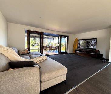 Dual Living!- 4 bedroom 2 bathroom and 2 kitchens! - Photo 4