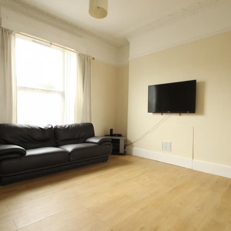 North Road East, Plymouth - Photo 1