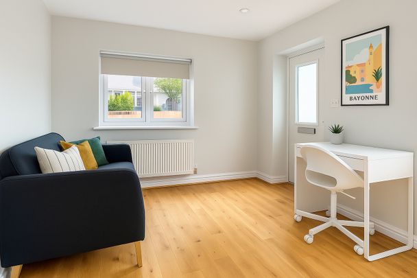 6 Bed Detached House, Pine Grove, BS7 - Photo 1