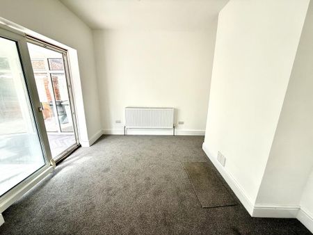 3 bedroom detached bungalow to rent - Photo 3