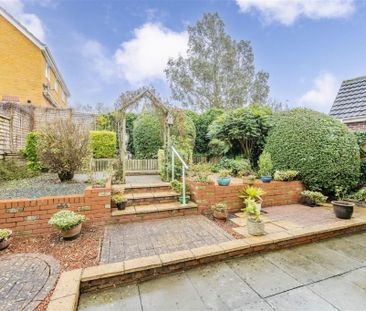 3 bed House - Detached To Let - Photo 4