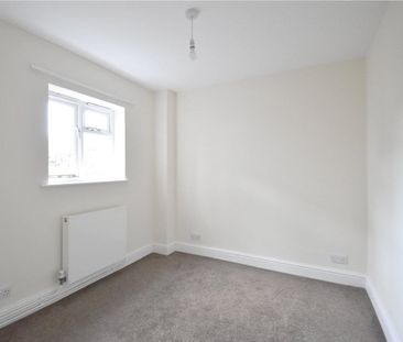 Well presented 1 bedroom ground floor apartment situated just to th... - Photo 3