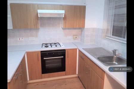 2 bedroom semi-detached house to rent - Photo 4