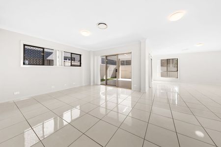 Well Presented Family Home - Photo 3