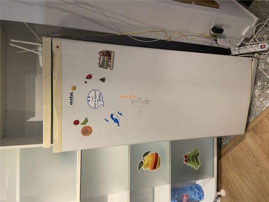 Garsoniera de inchiriat , zona b dul Brailei , parter , decomandata , mobilata si utilata , centrala termica - Photo 1
