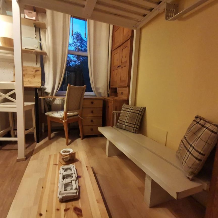 Studio Flat, Kitchener Road, N2 - Photo 1